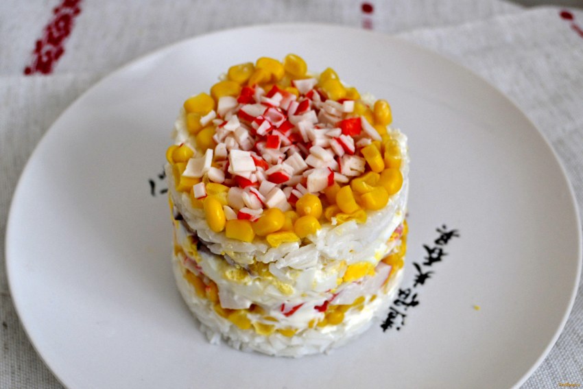 Салат с краб палочками и кукурузой