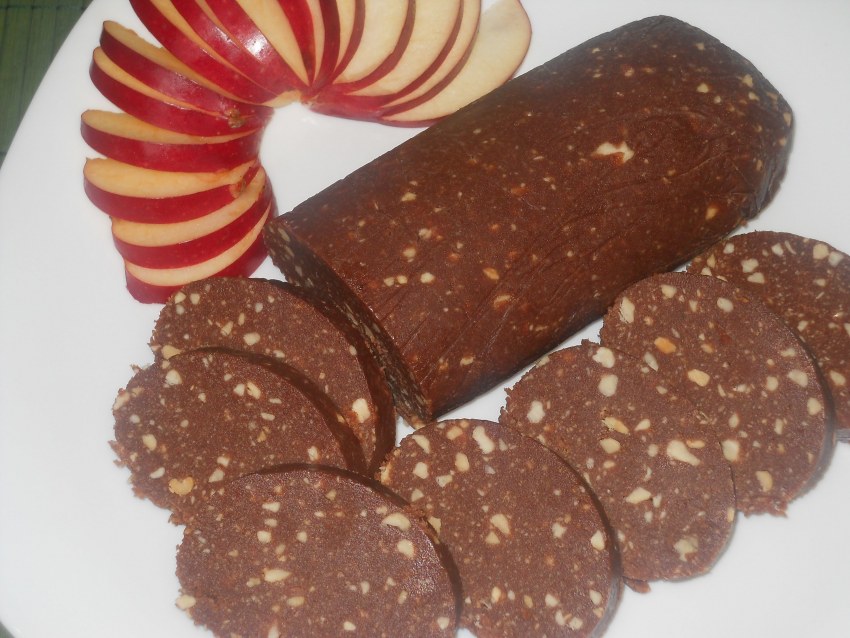 Колбаса из ирисок и печенья