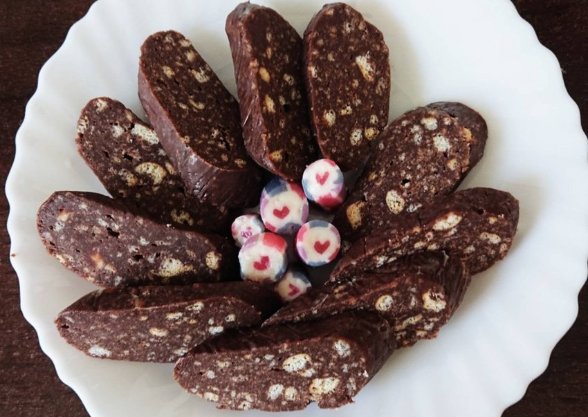 Колбаса из печенья и какао классический