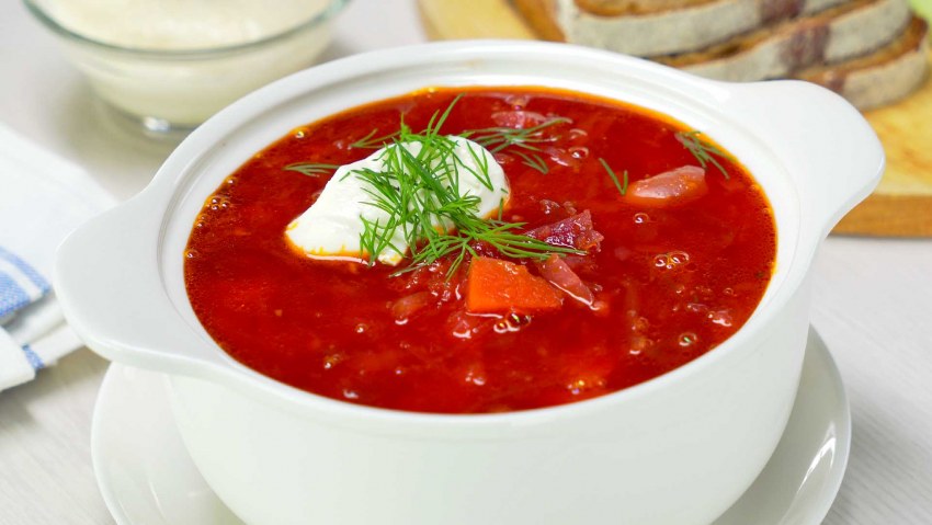Борщ с чесночными гренками