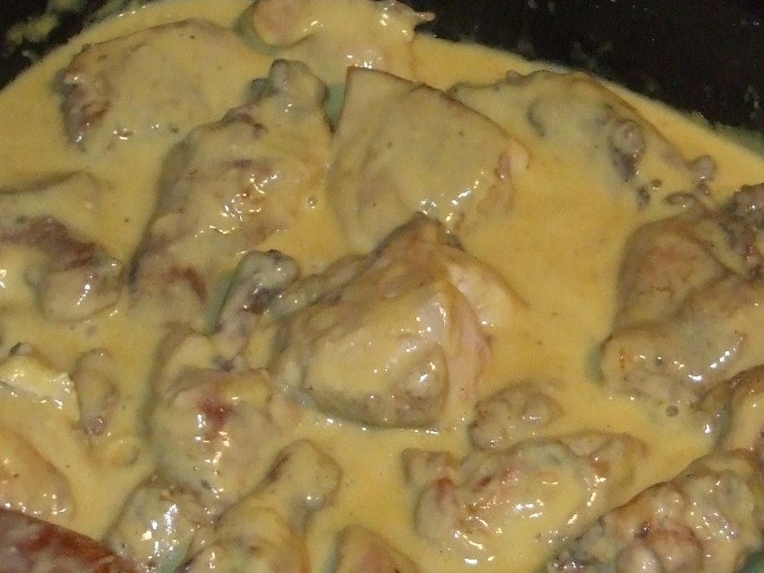 Куриные ножки в сливочном соусе