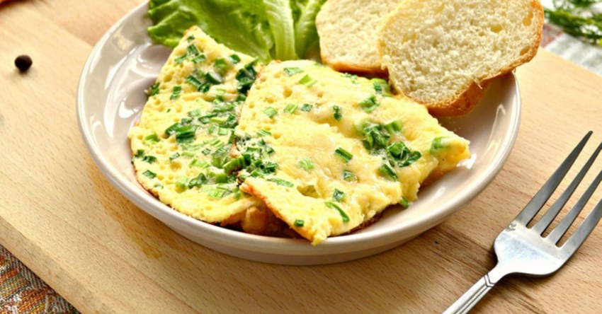 Омлет с сыром и зеленью