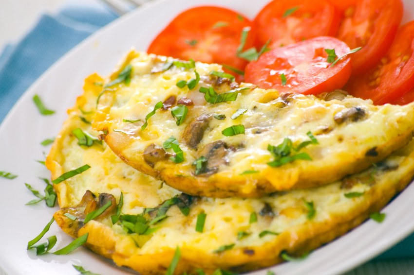 Яичница с грибами шампиньонами и сыром