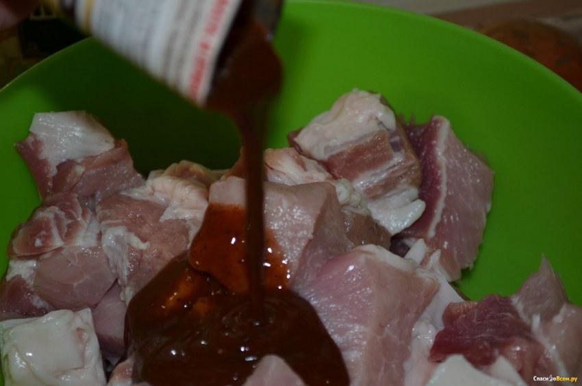 Шашлык из баранины на тарелке