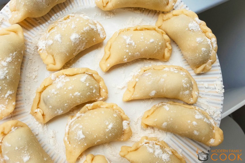 Вкусное тесто для вареников с вишней
