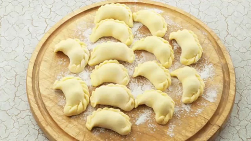 Вареники с творогом и изюмом