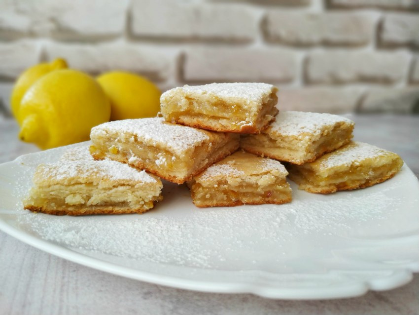 Песочный пирог с меренгой и яблоками