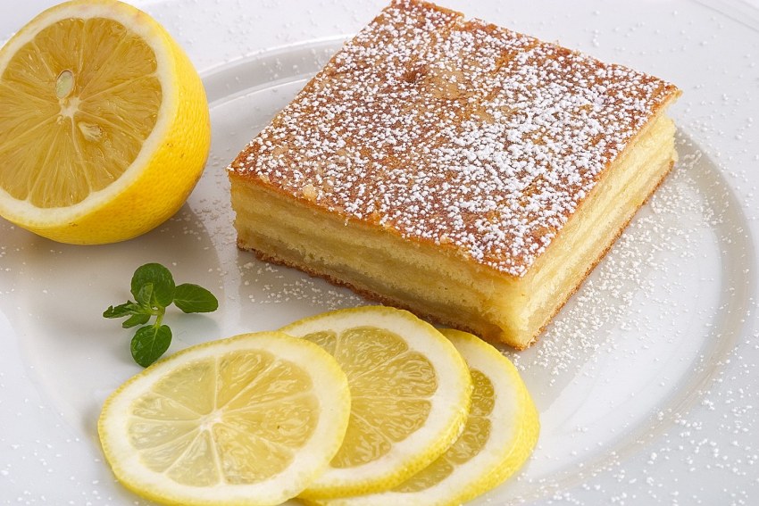 Трехслойный лимонный пирог