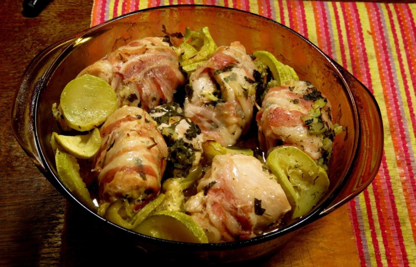 Куриные шашлычки с беконом на шпажках в духовке