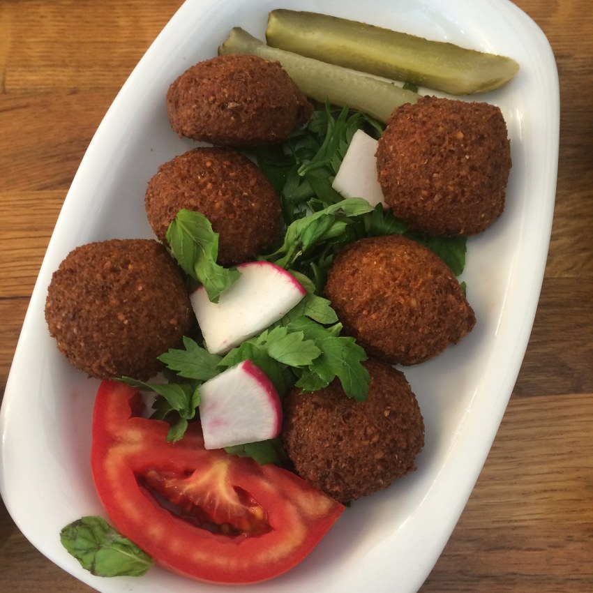 Салат из курицы в панировке