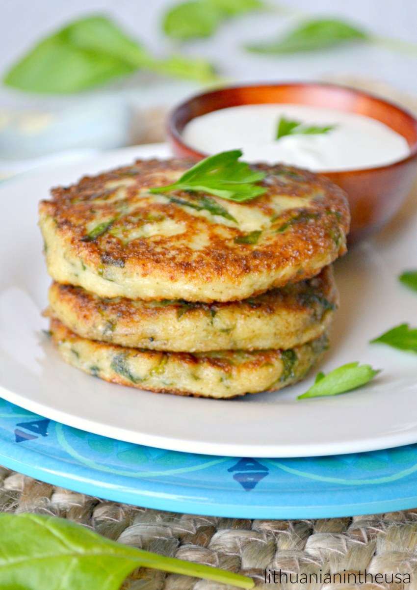 Оладьи на молоке с курицей и сыром