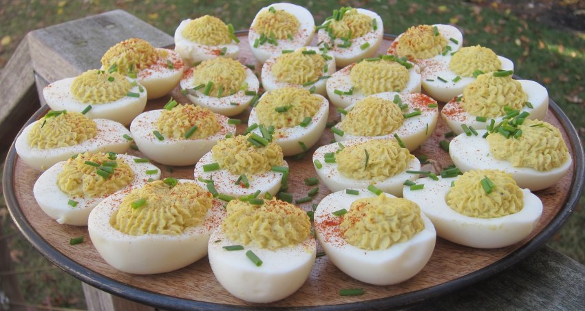 Яйца с сыром и чесноком и майонезом