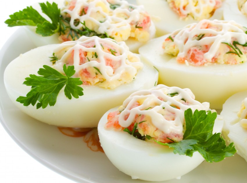 Закуска яйца фаршированные ветчиной