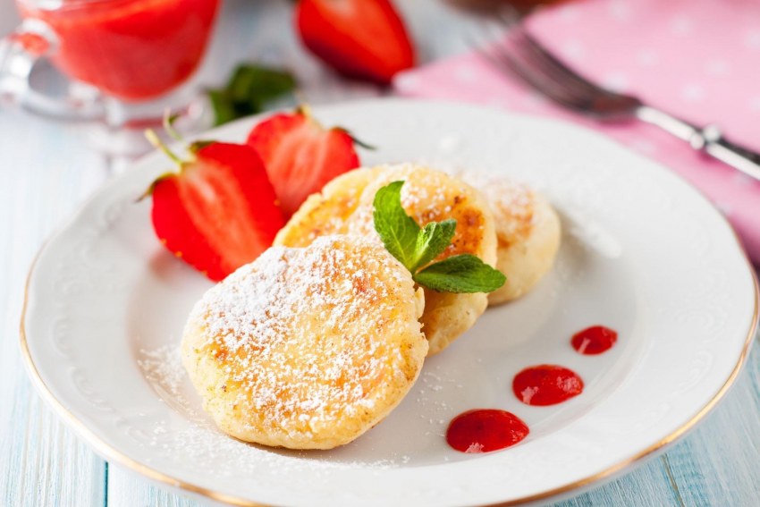 Сырники с клубникой