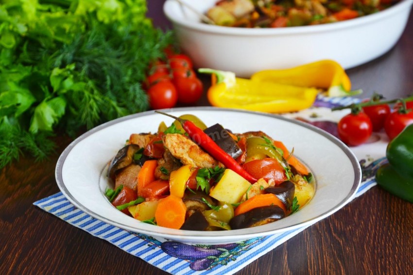 Брюссельская капуста с стручковой фасолью и курицей