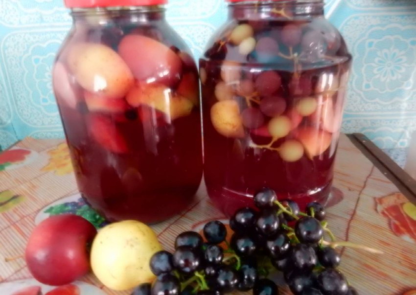 Компот из банана в кастрюле
