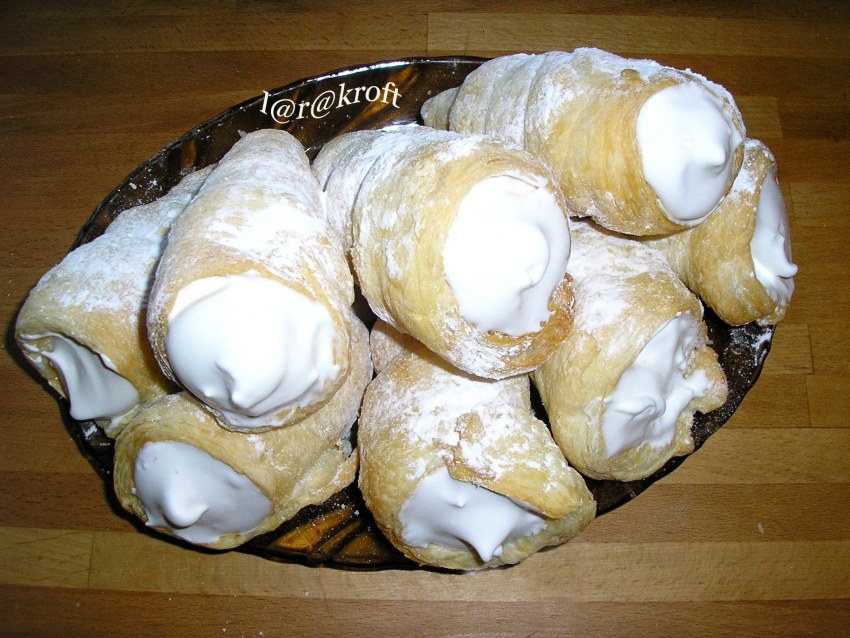 Трубочки с белковым кремом