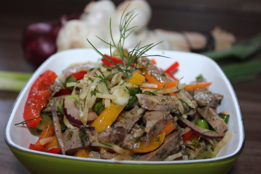 Салат с языком и овощами