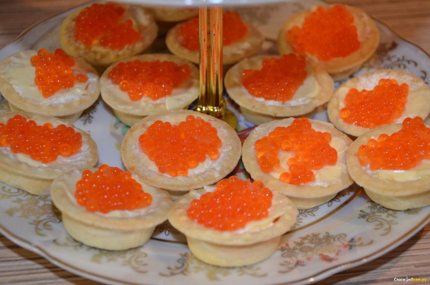 Канапе с красной икрой