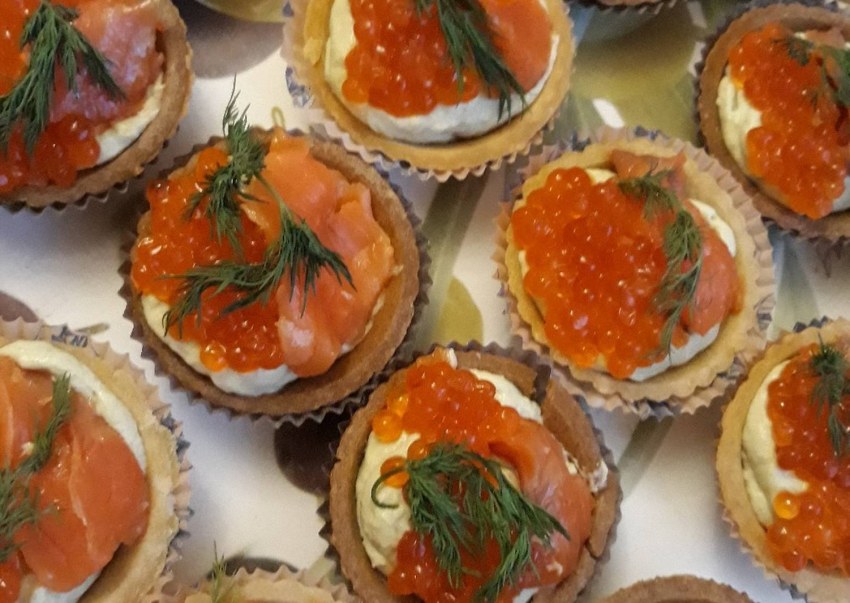 Тарталетки с икрой и маскарпоне