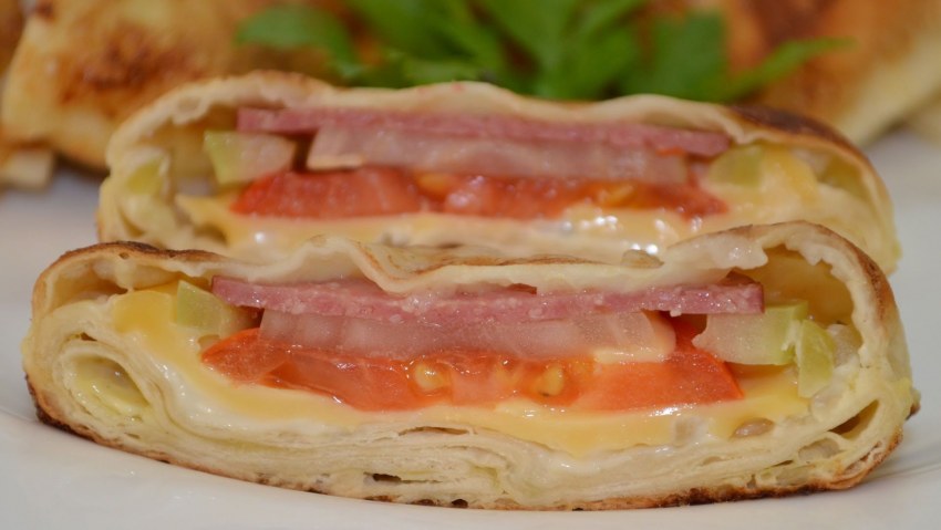 Лаваш с колбасой и сыром