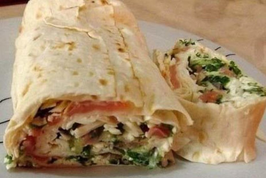 Треугольнички из лаваша с сыром и колбасой