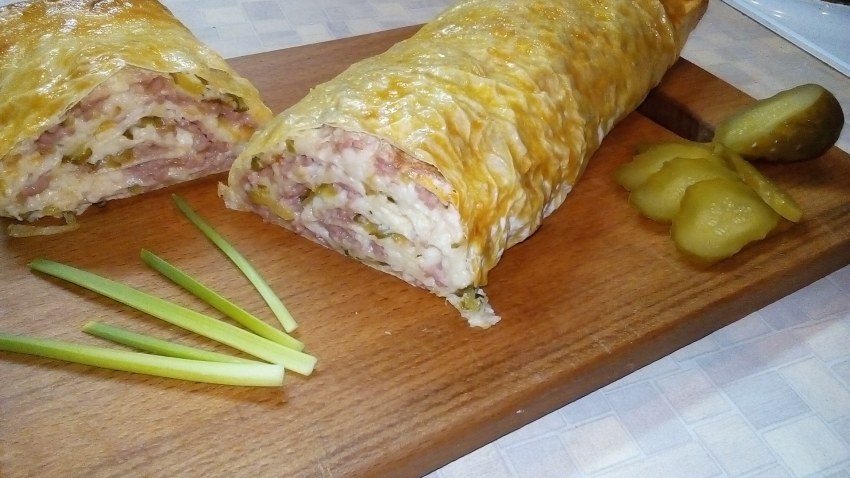 Рулетики из лаваша сыра и колбасы