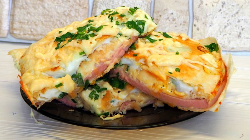 Закуски из лаваша с колбасой и сыром