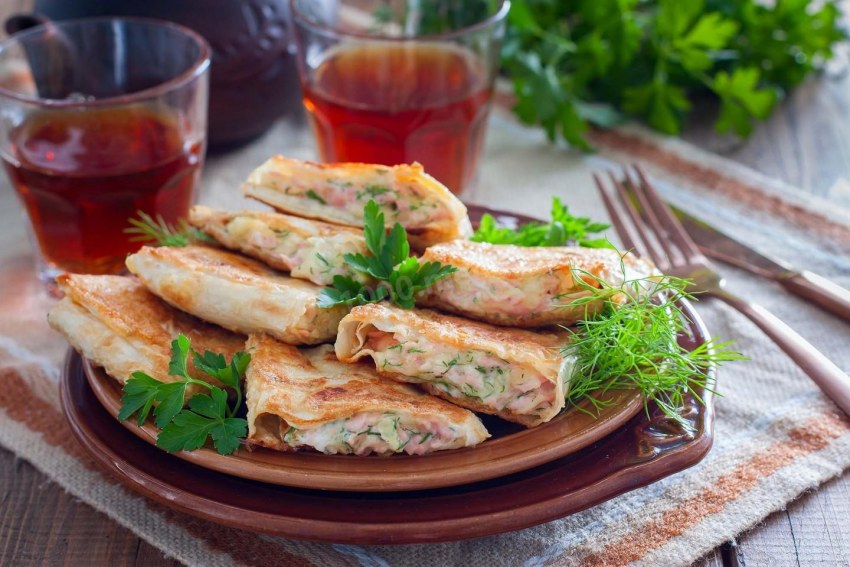 Лаваш с колбасой и сыром в духовке