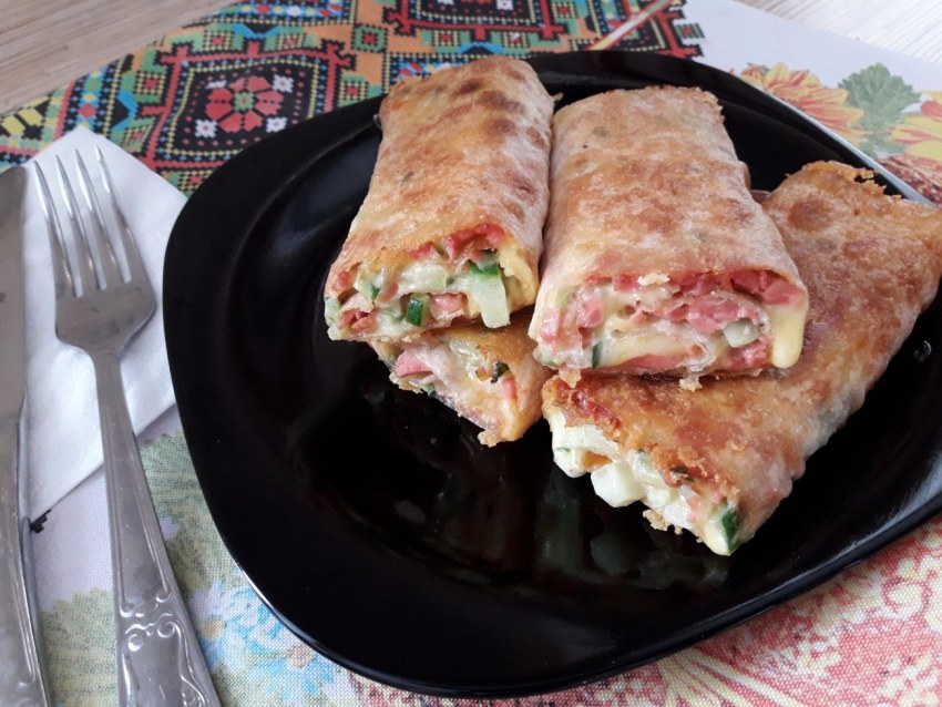 Лаваш с колбасой и сыром