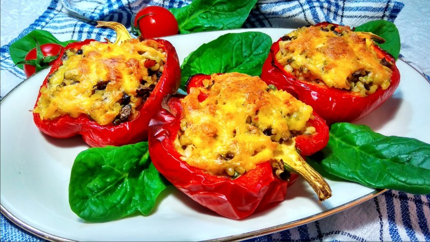 Запеченные фаршированные перцы