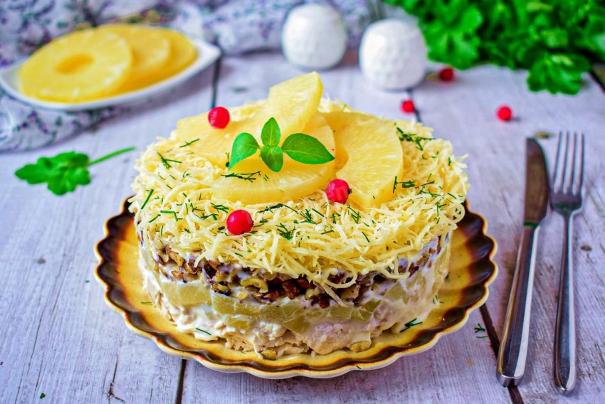 Горячий салат с семечками