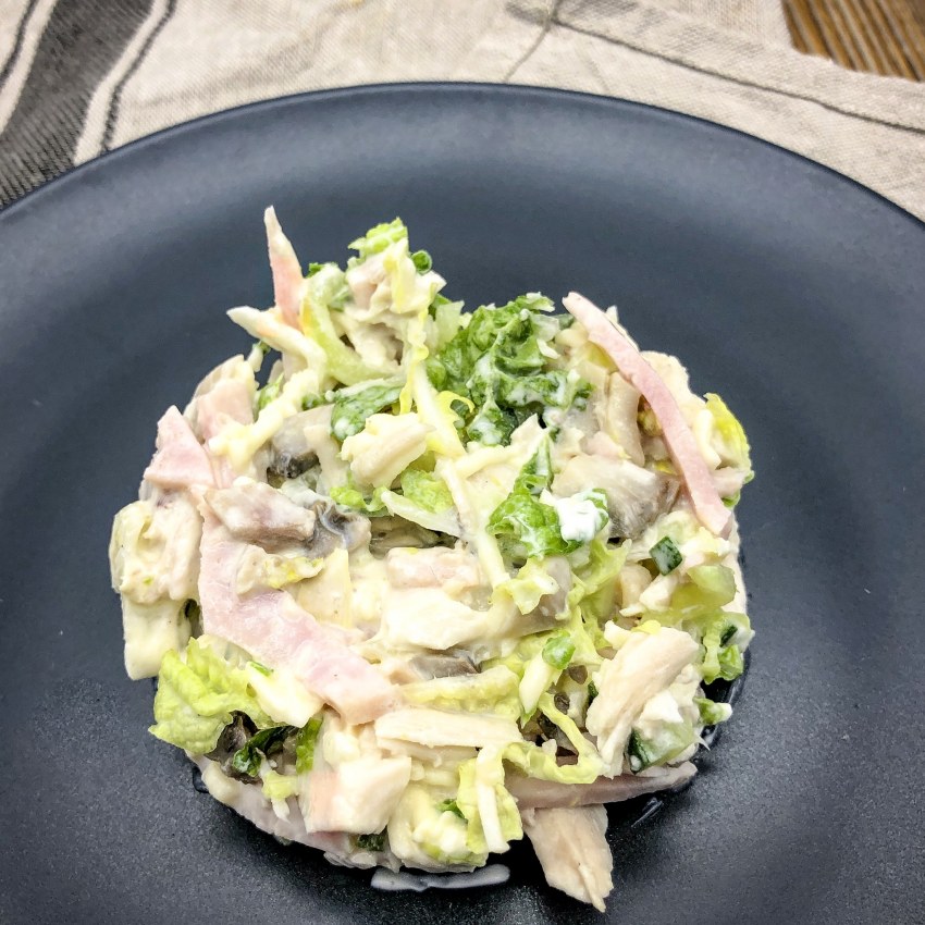 Салат с ветчиной и грибами