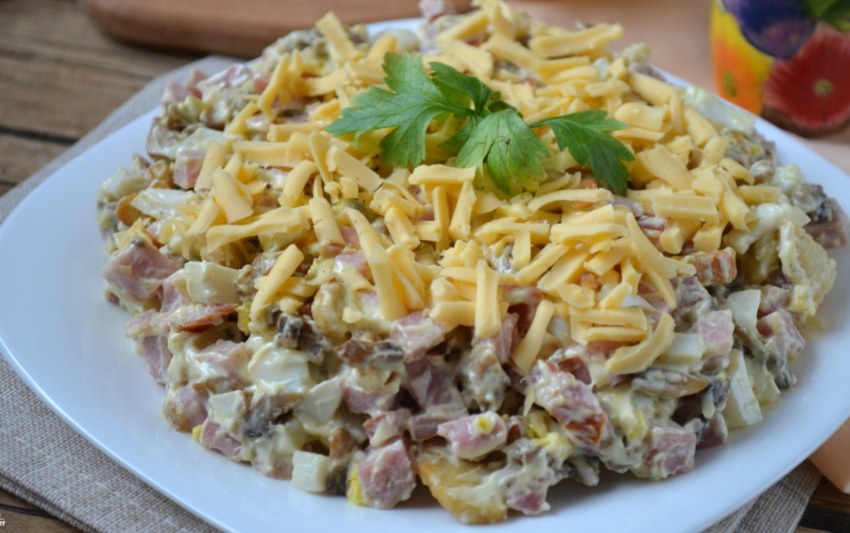 Салат нежность с ветчиной и огурцом