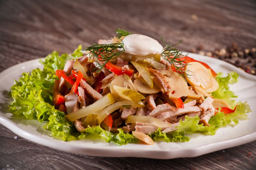 Цезарь с куриной грудкой гриль