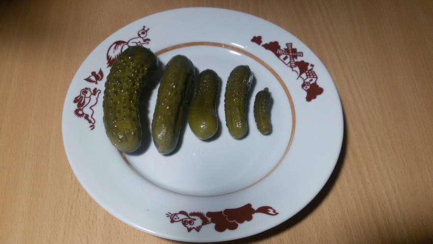 Засандалить корнишон