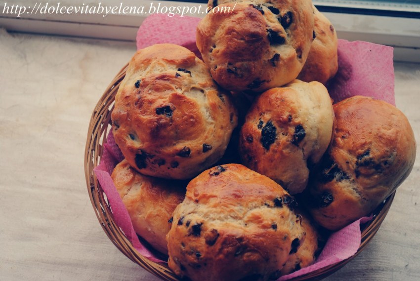 Булочки с изюмом