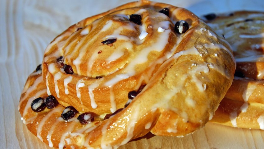 Булочки Ромашка аппетитная с изюмом