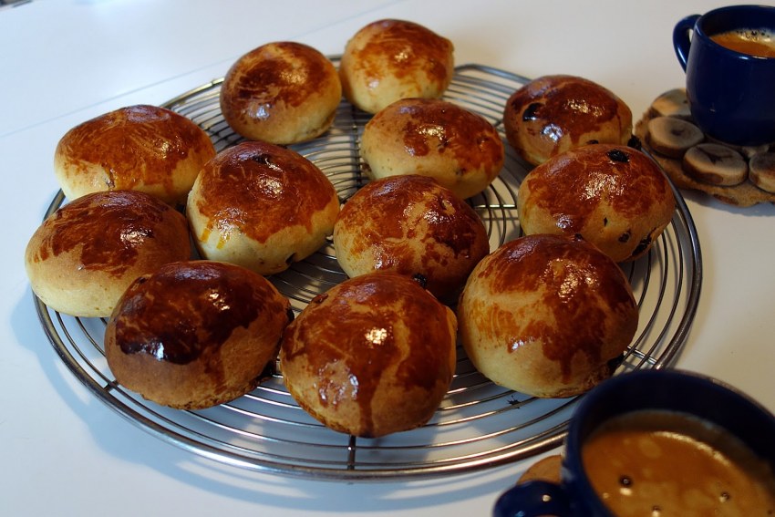 Булочки с орехами и корицей
