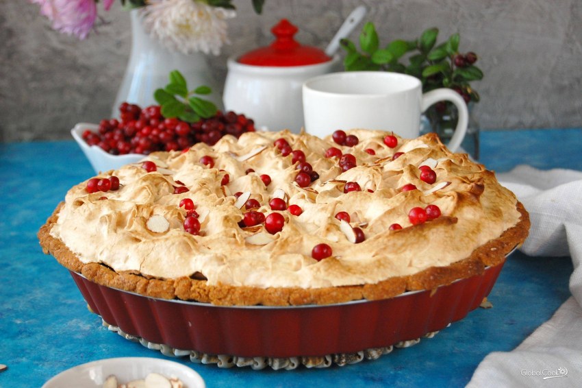 Пирог с яблоками и клюквой