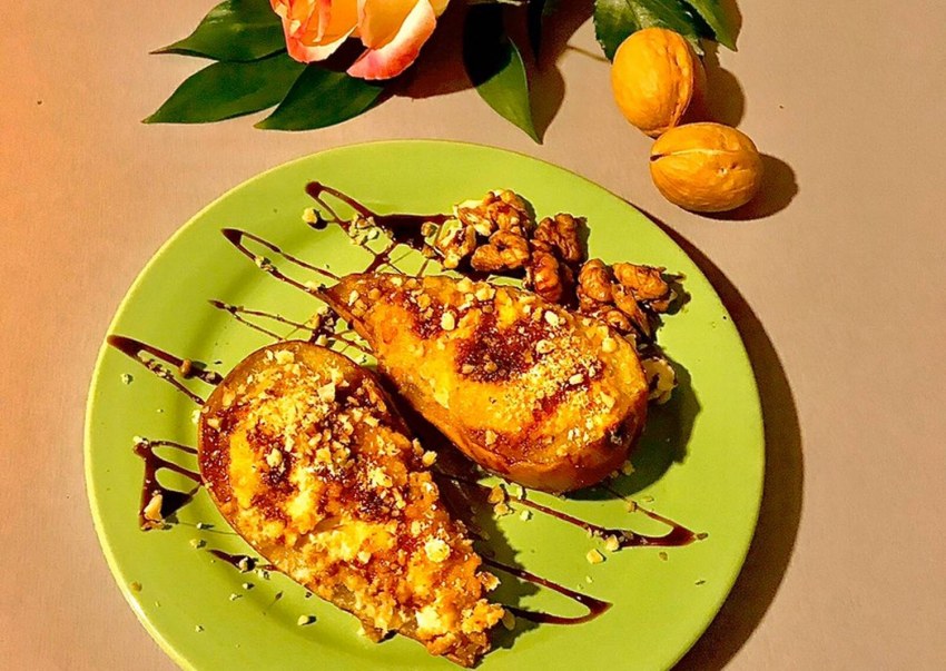 Закуска с грушей и голубым сыром и беконом
