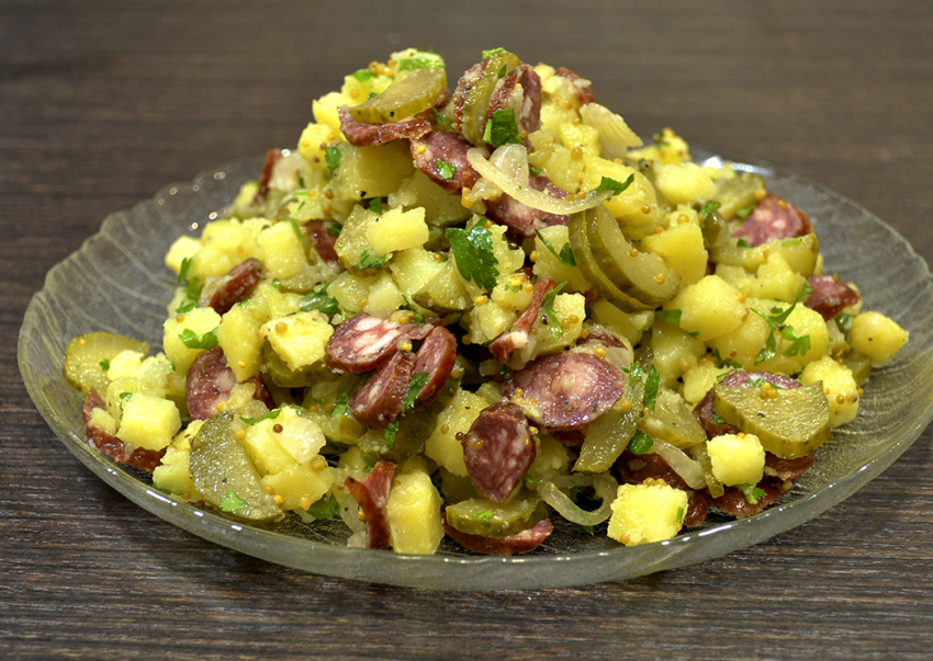 Салат с беконом и пекинской капустой
