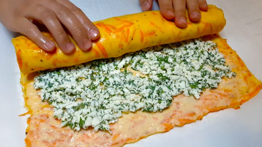 Рулет из омлета с начинкой