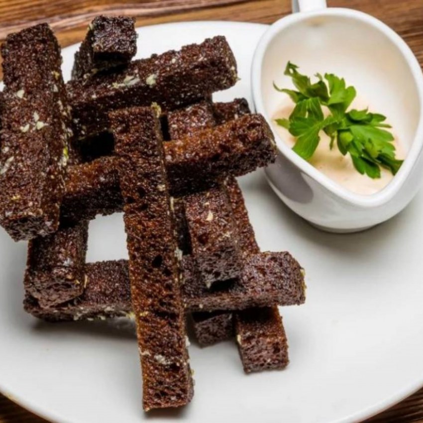 Гренки ржаные с чесноком