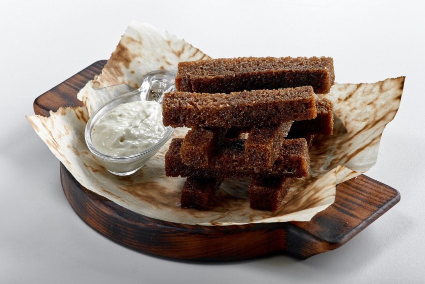 Чесночные гренки с сыром