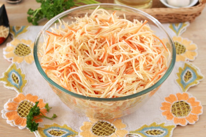 Маринованный корень сельдерея