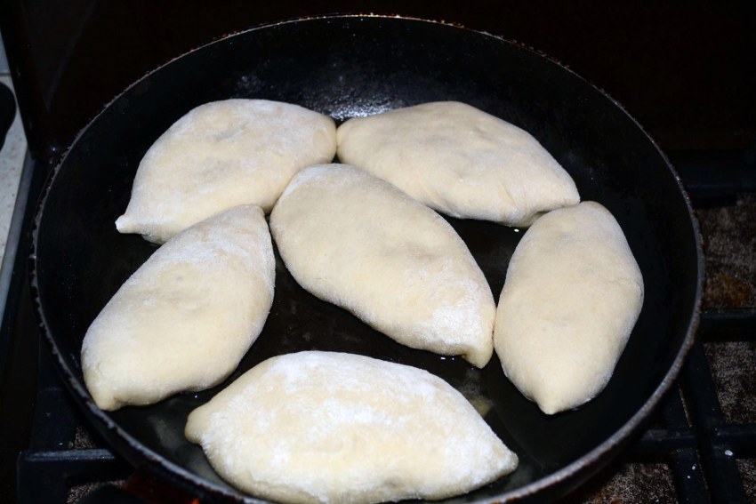 Пирожки с картошкой жареные