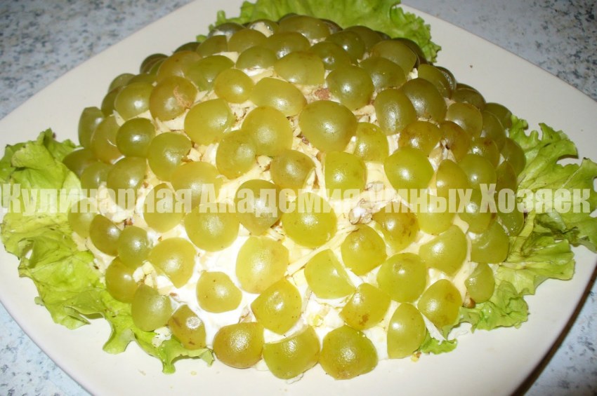 Салат с виноградом и куриной грудкой