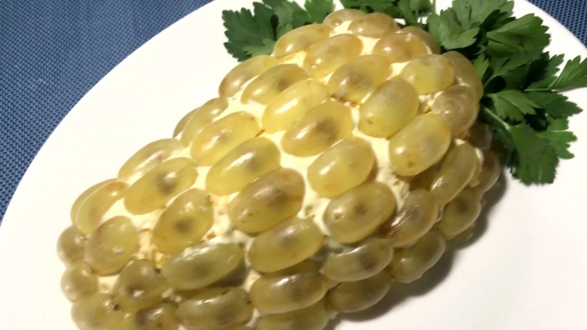 Салат Виноградная гроздь с фисташками