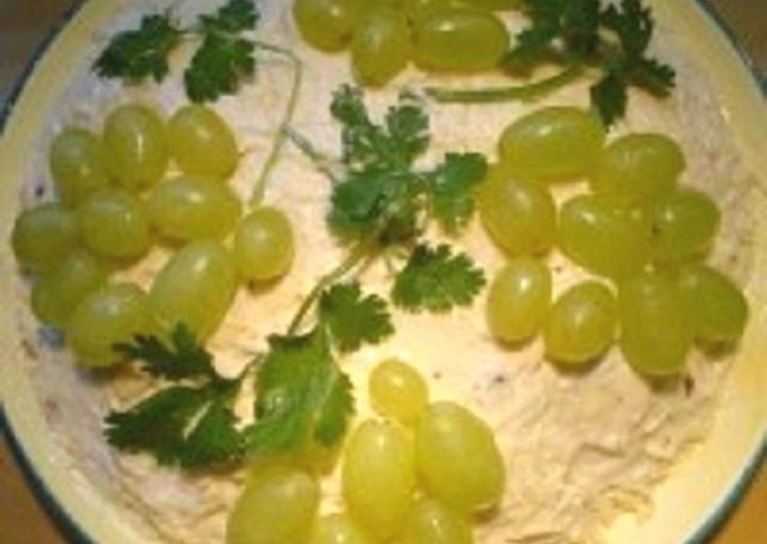 Салат с копченым сыром